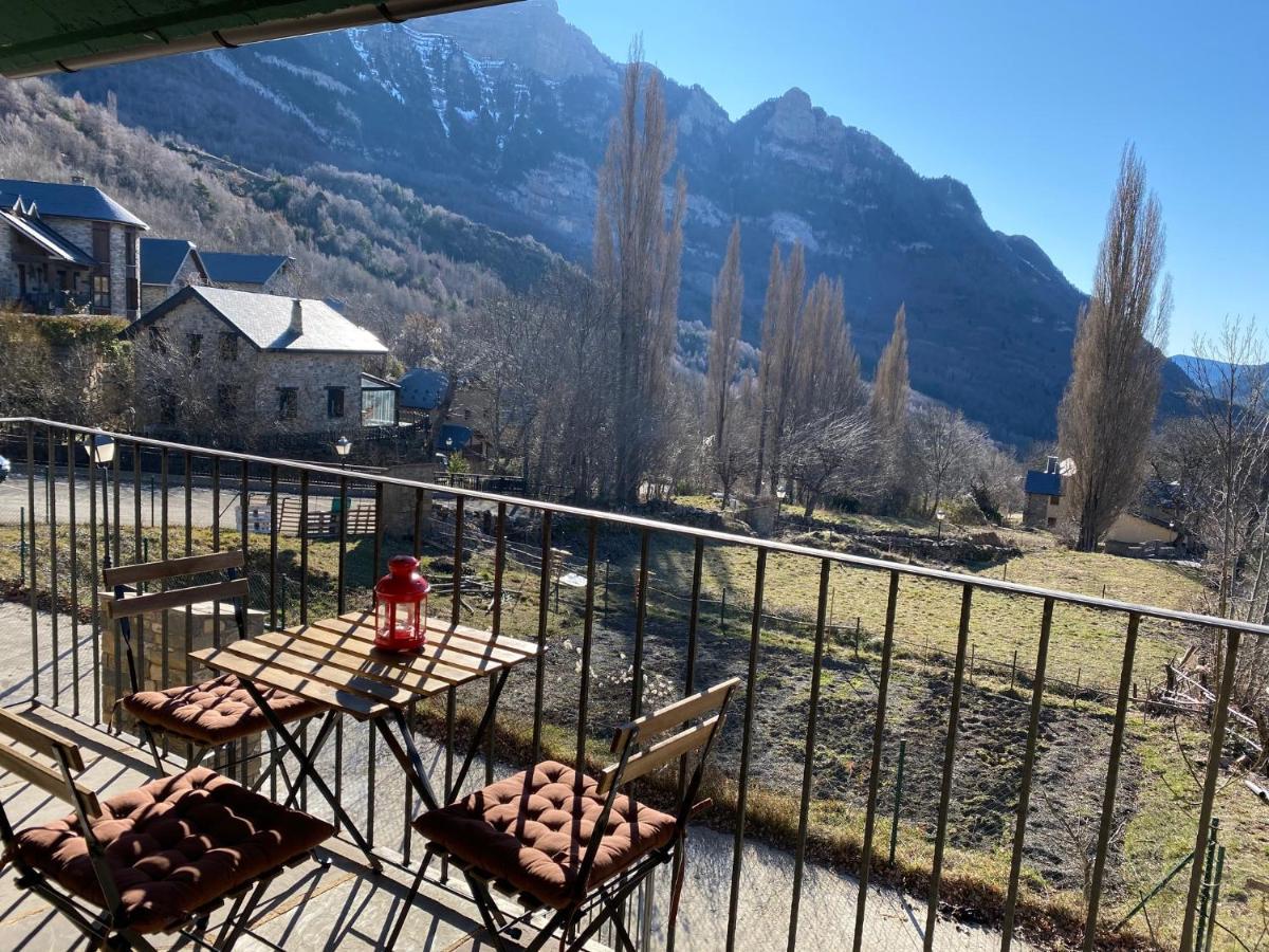Apartamento ático-dúplex en Casa Rural Fundanal en Hoz de Jaca Exterior foto