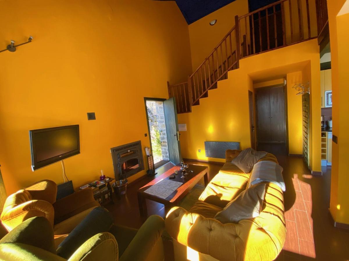 Apartamento ático-dúplex en Casa Rural Fundanal en Hoz de Jaca Exterior foto