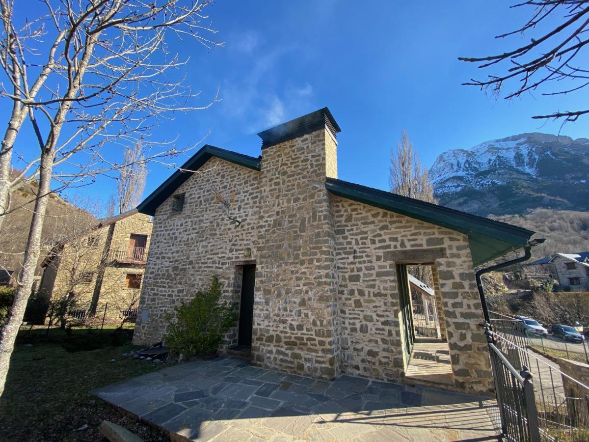 Apartamento ático-dúplex en Casa Rural Fundanal en Hoz de Jaca Exterior foto