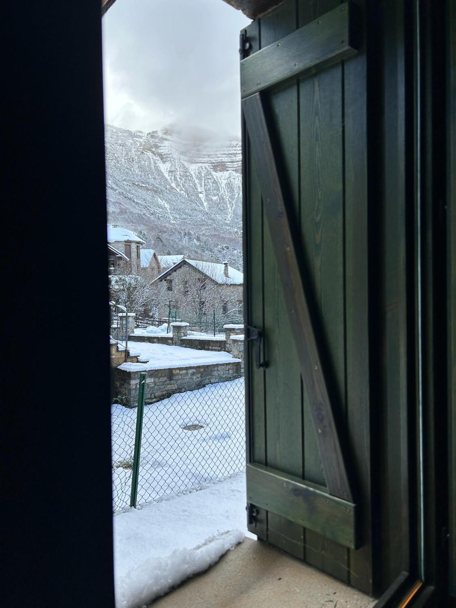 Apartamento ático-dúplex en Casa Rural Fundanal en Hoz de Jaca Exterior foto
