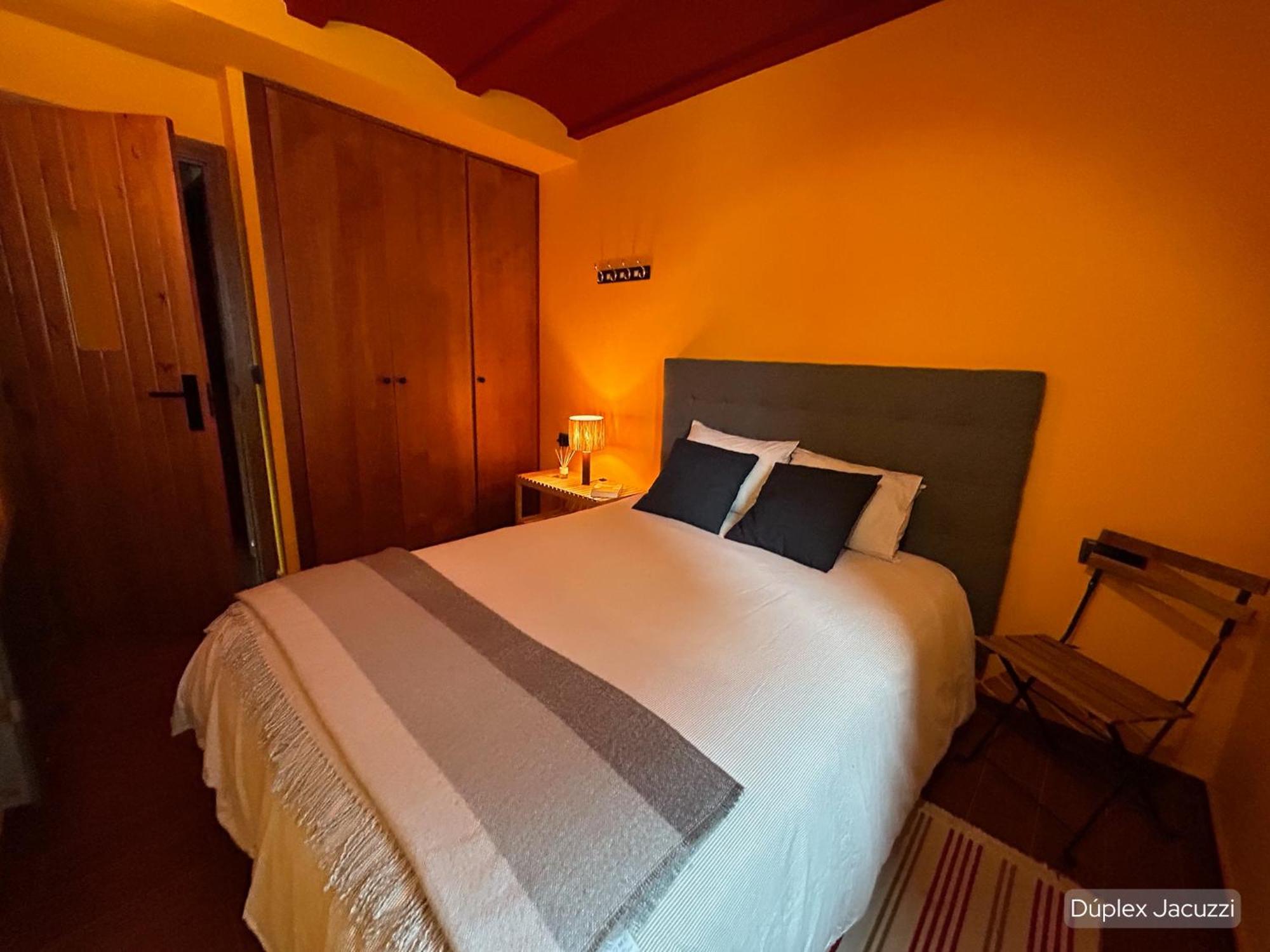 Apartamento ático-dúplex en Casa Rural Fundanal en Hoz de Jaca Exterior foto